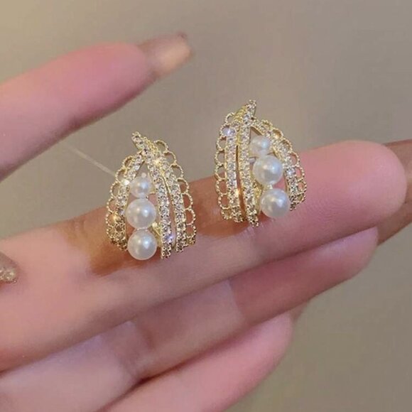 Luxury Pearl Embellished Triangle Stud Earrings For Women - Picture 3 of 3